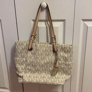 Gently used Micheal Kors tote shoulder bag